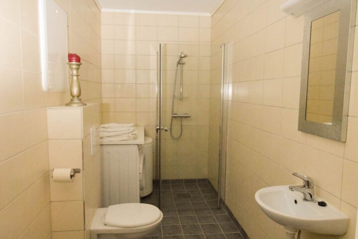 Room 2 of 10