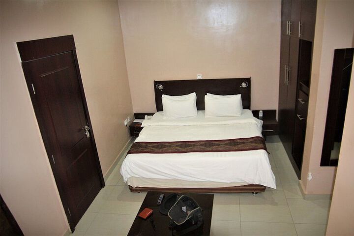 Room 5 of 19