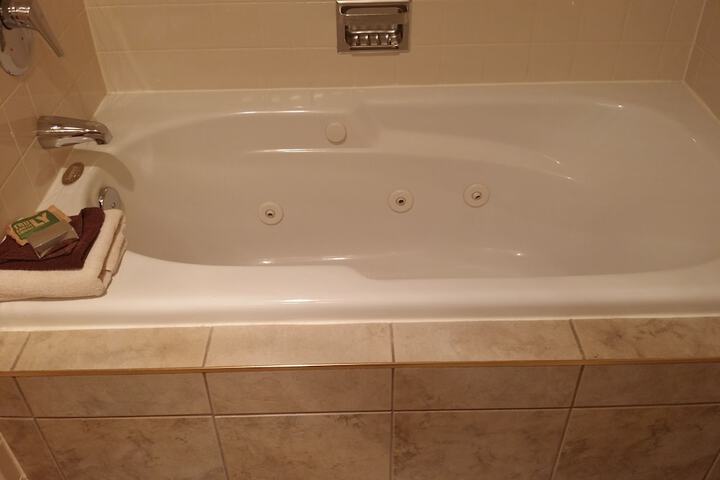 Jetted tub