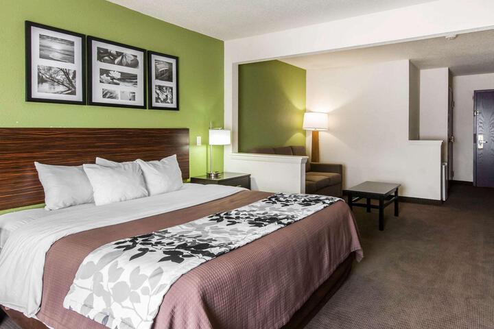 2 Queen Beds (2 of 13)