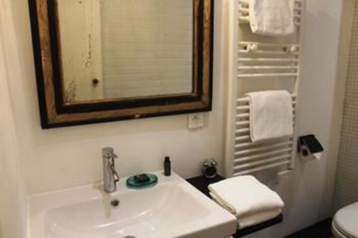 Room 2 of 11