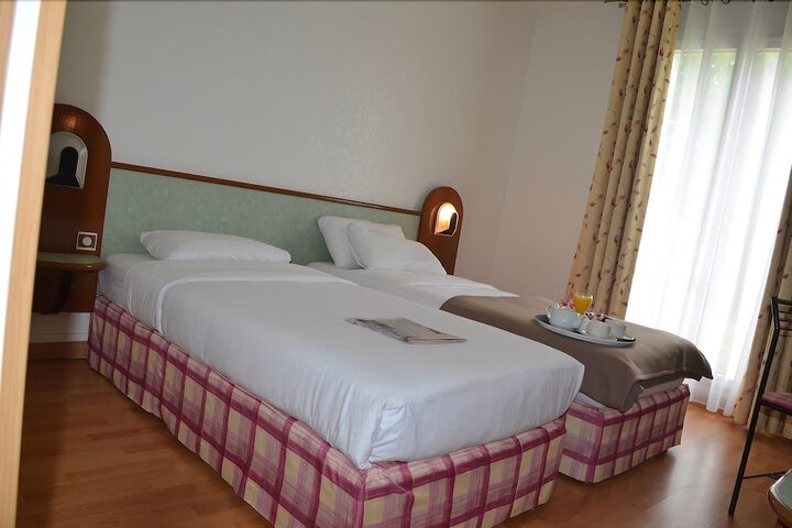 Room 10 of 29