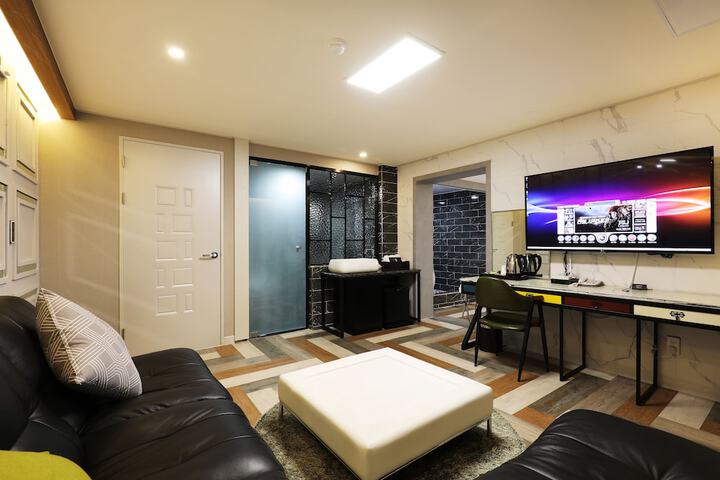 Room 12 of 146