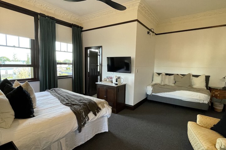 Room 5 of 43