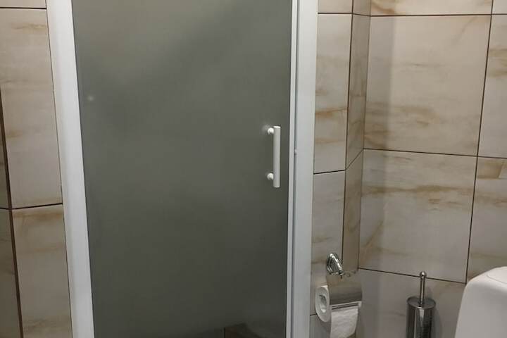 Room 33 of 68