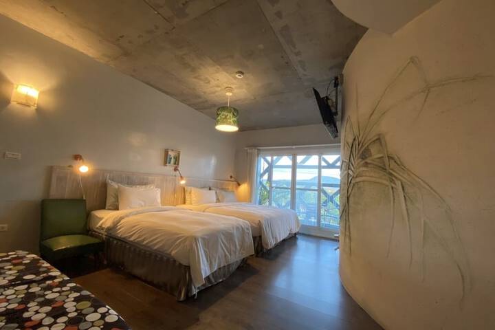 Room 35 of 82