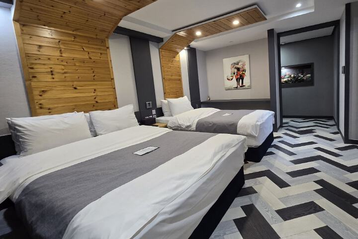 Room 71 of 184