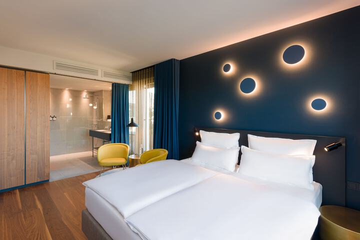 Room 9 of 95