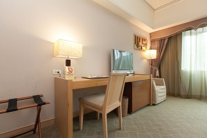 Room 26 of 90