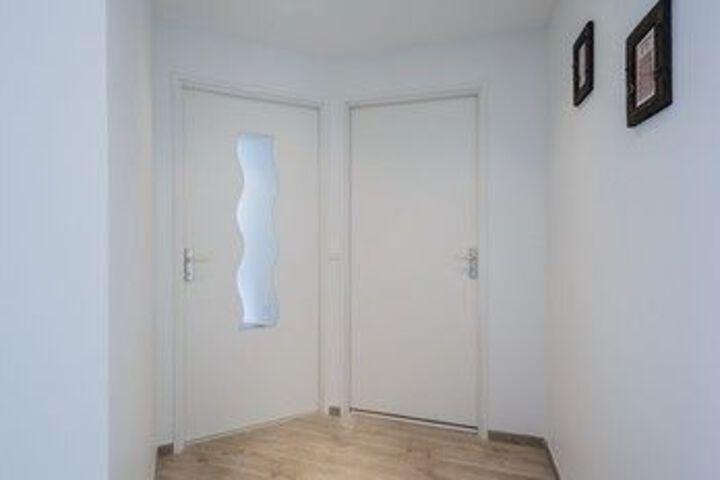 Room 4 of 20