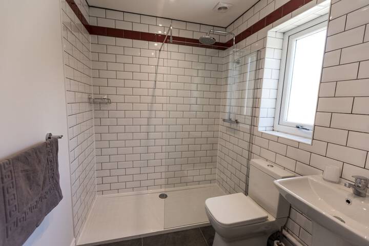 Room 5 of 6