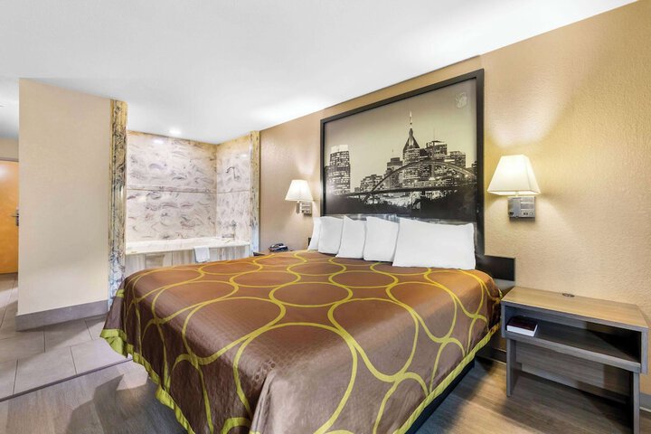 1 King Bed (10 of 17)