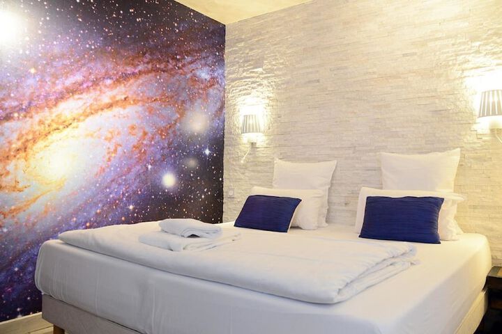 Room 52 of 101