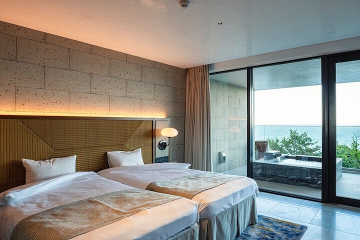Room 13 of 81