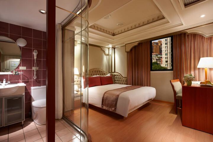 Room 5 of 18