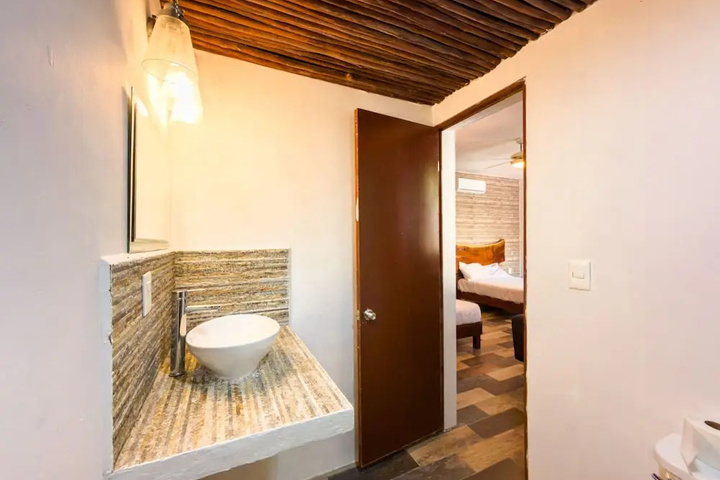 Room 9 of 15