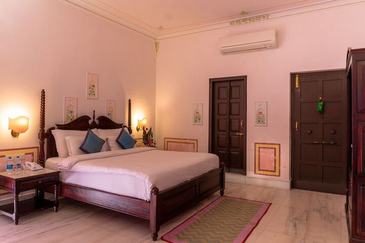 Room 29 of 53