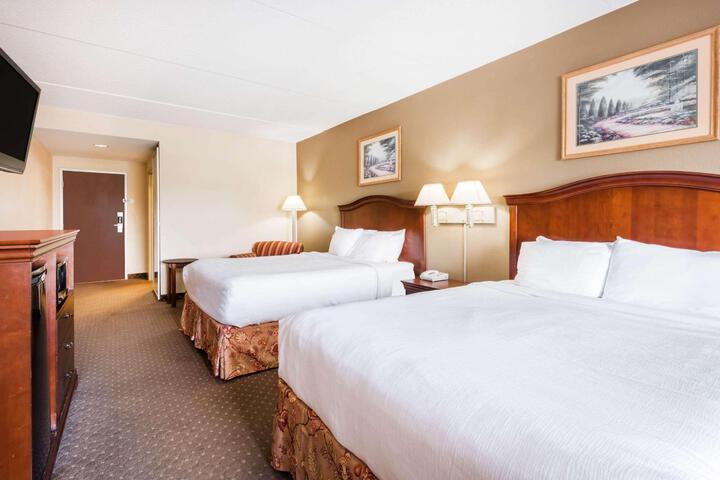 1 King Bed (5 of 29)