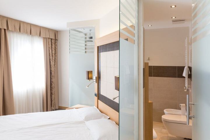 Room 12 of 61