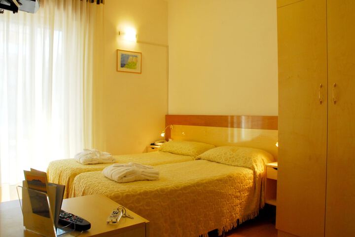 Room 6 of 19