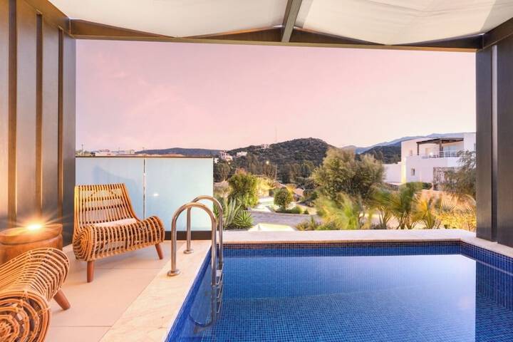 Pool 28 of 61