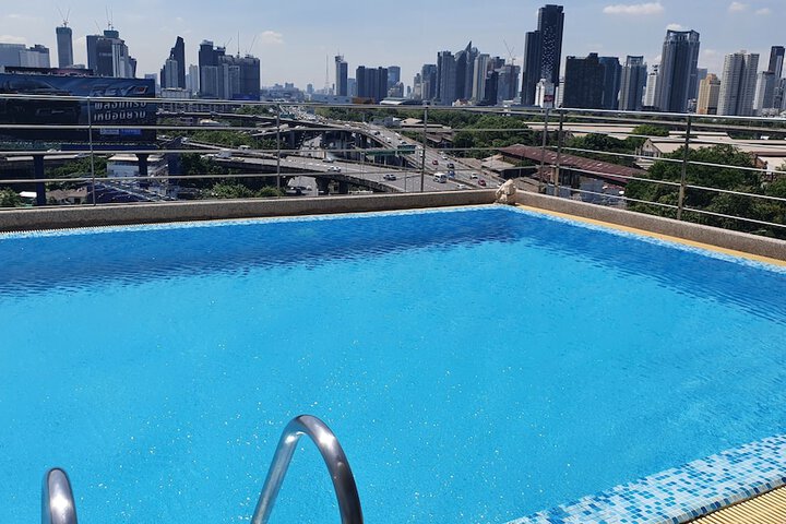 Pool 93 of 195