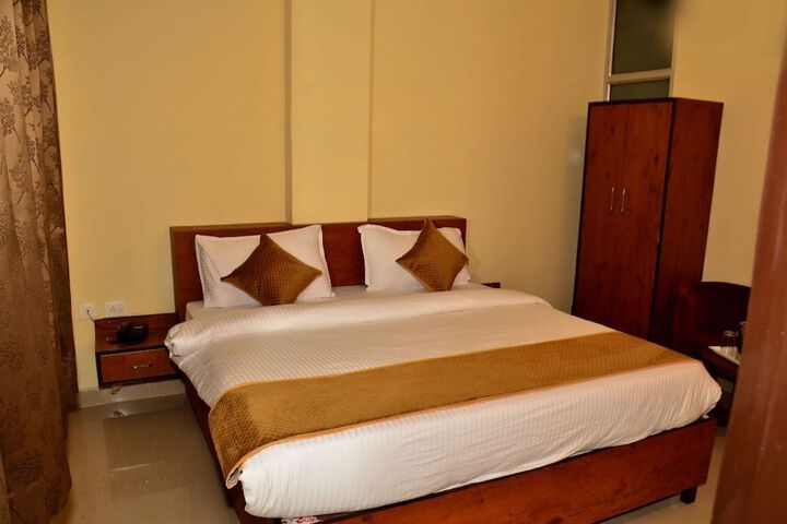 Room 7 of 24
