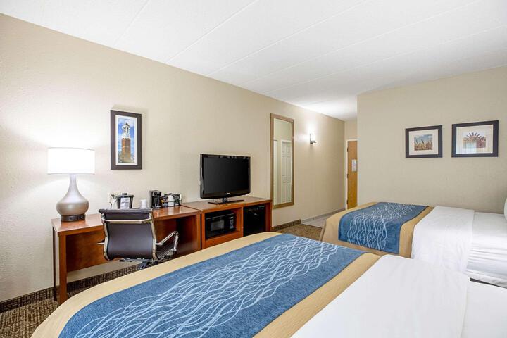 2 Queen Beds (3 of 7)