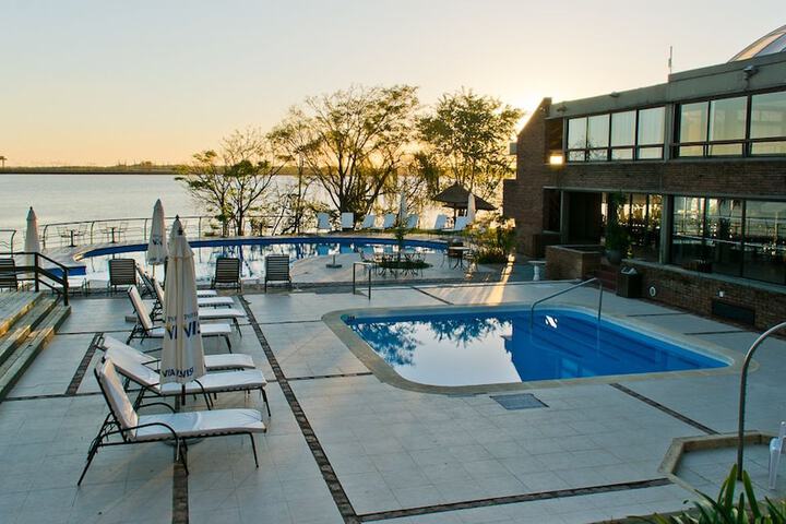 Pool 50 of 176