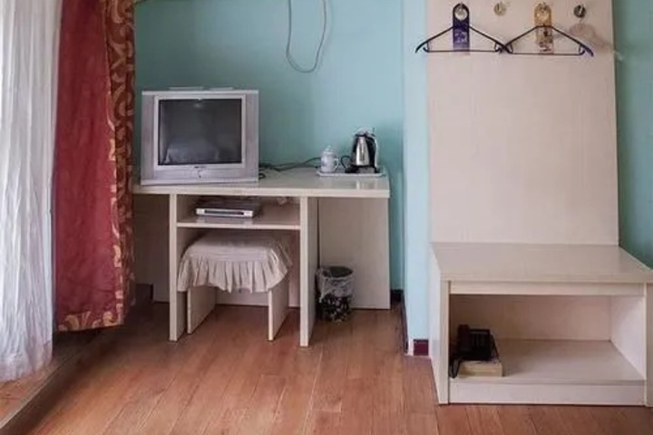 Room 3 of 6