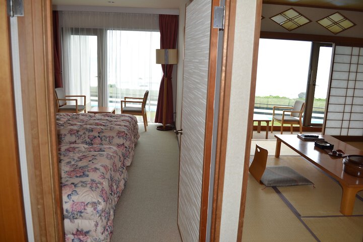 Room 9 of 11