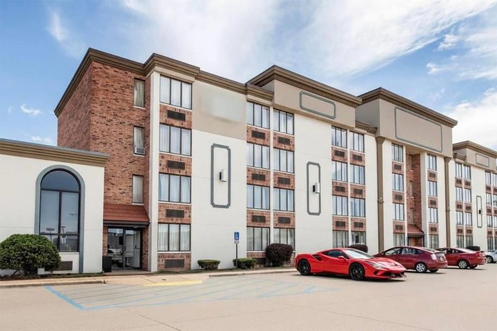 Days Inn &  Suites by Wyndham Festus in Festus, MO