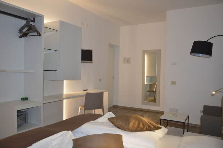 Room 18 of 68