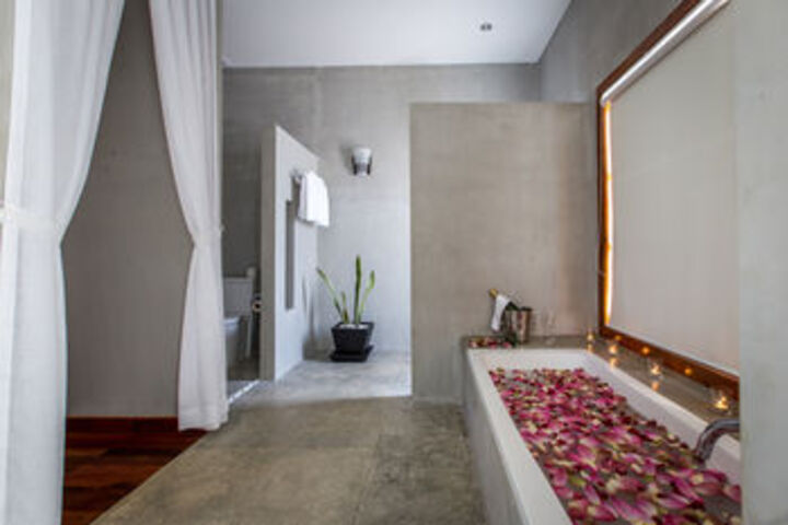Room 2 of 95