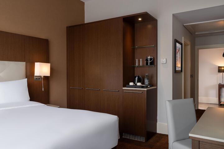 Room 35 of 201