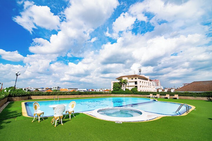 Pools & Facilities