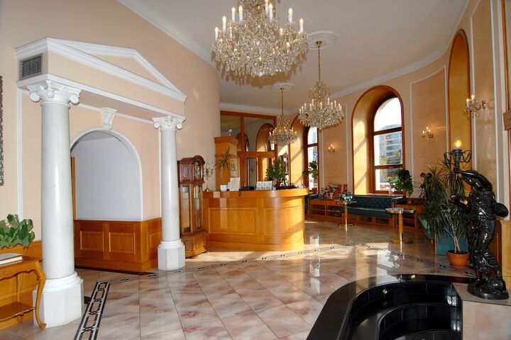 Guest Lobby