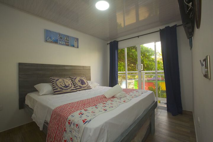 Room 6 of 13