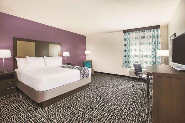 1 King Bed (9 of 9)