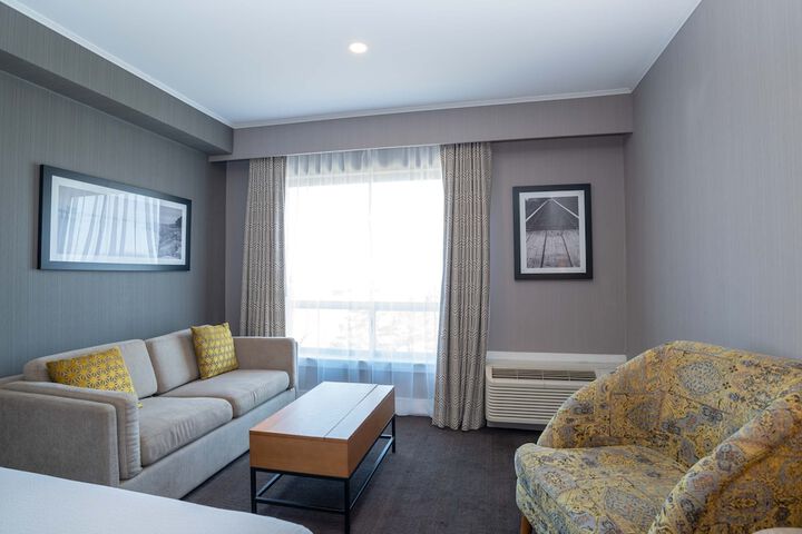 2 Queen Beds (7 of 9)