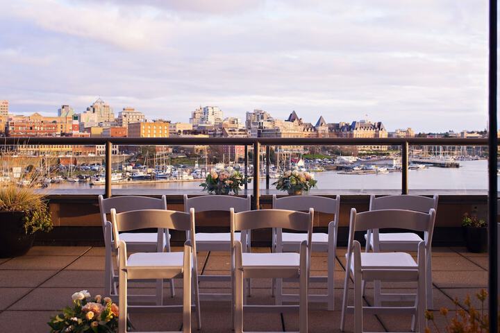 Ballroom/Hall 76 of 99