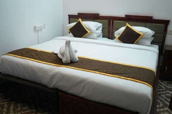 Room 6 of 14