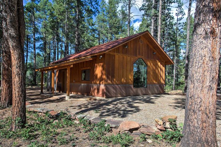 Mancos Cabin Rental on 80 Acres w / Mountain View!