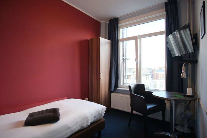 Room 26 of 82