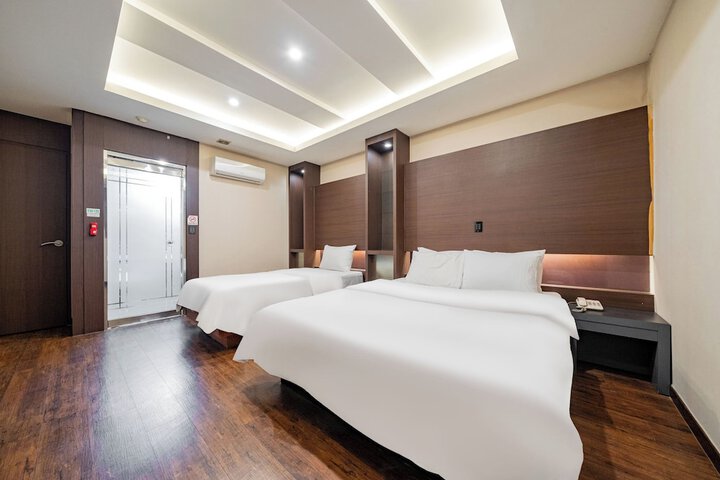 Room 18 of 50