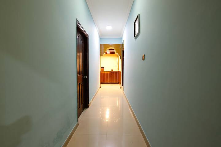 Ballroom/Hall 28 of 33