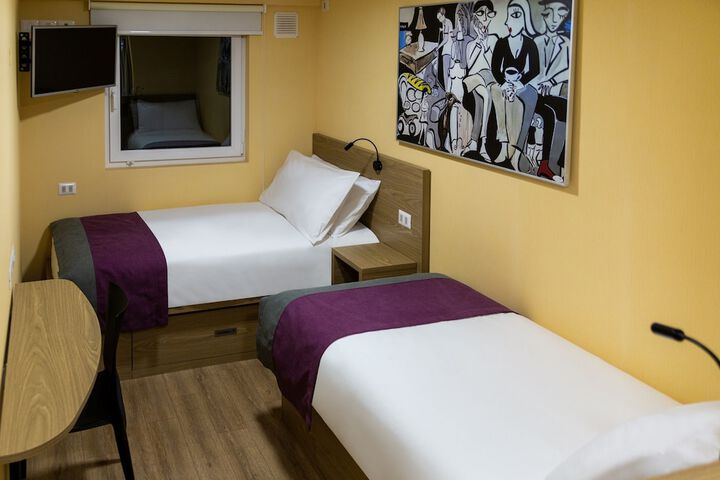 Room 10 of 44
