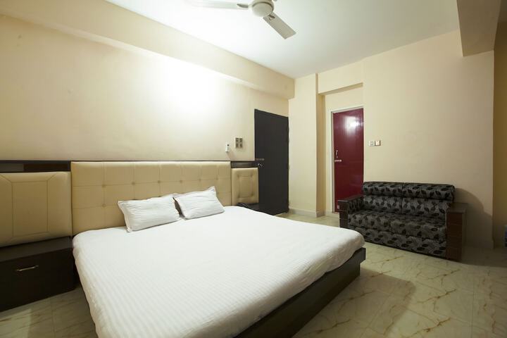 Room 13 of 27