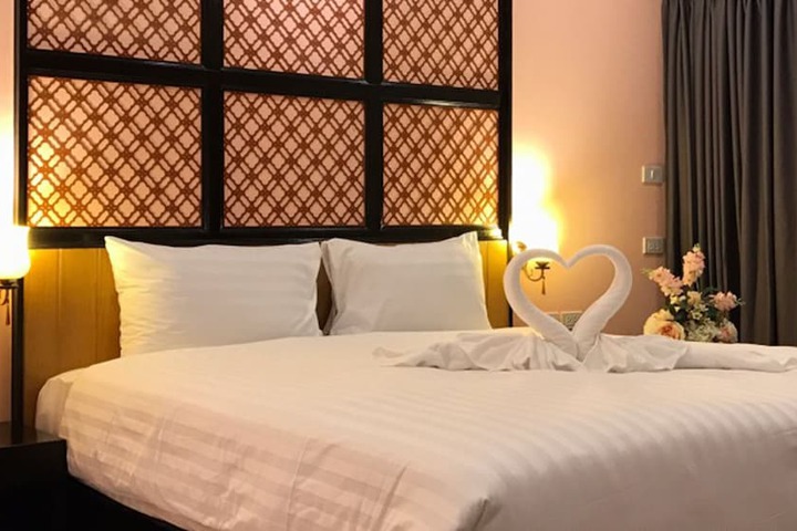 Room 12 of 105