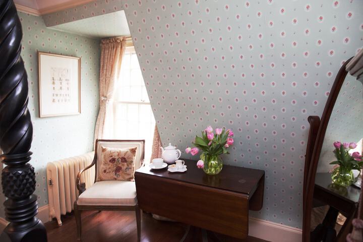 Room 32 of 74